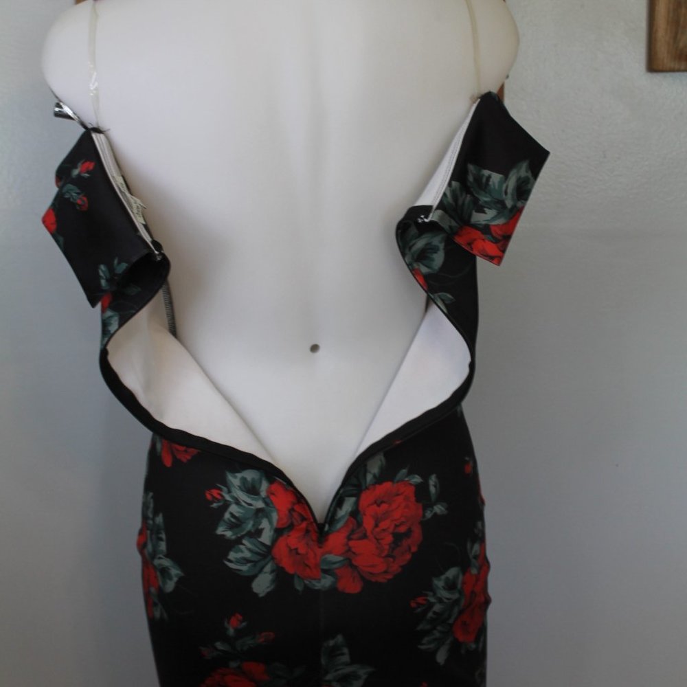 Charlotte Russe Off-The-Shoulder Rose Dress - Picture 7 of 10